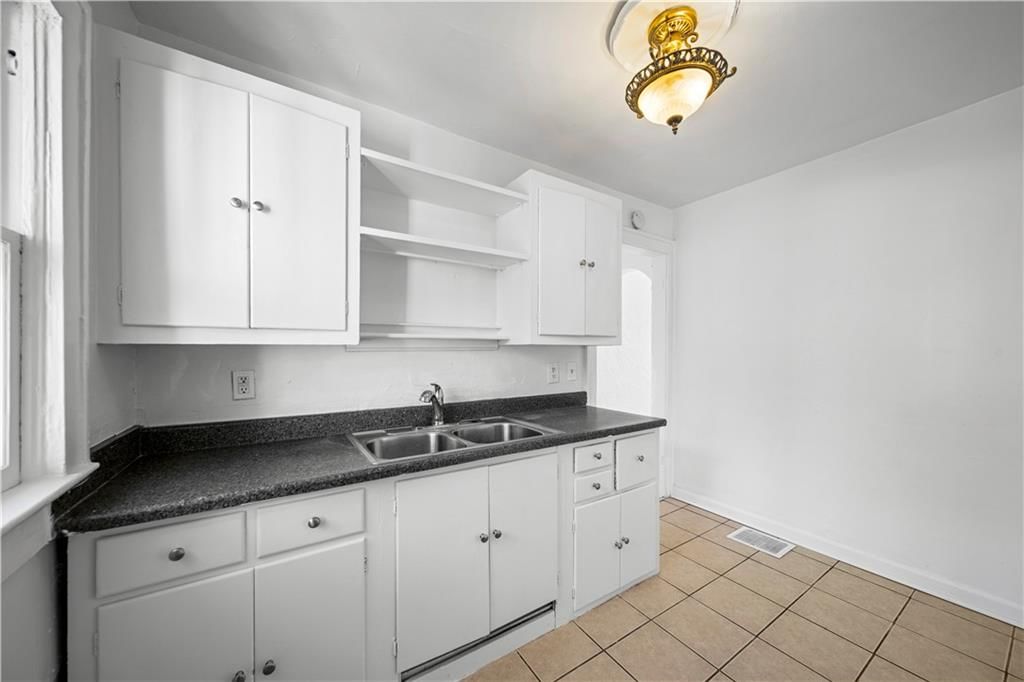 1220 Everett Avenue — photo 21