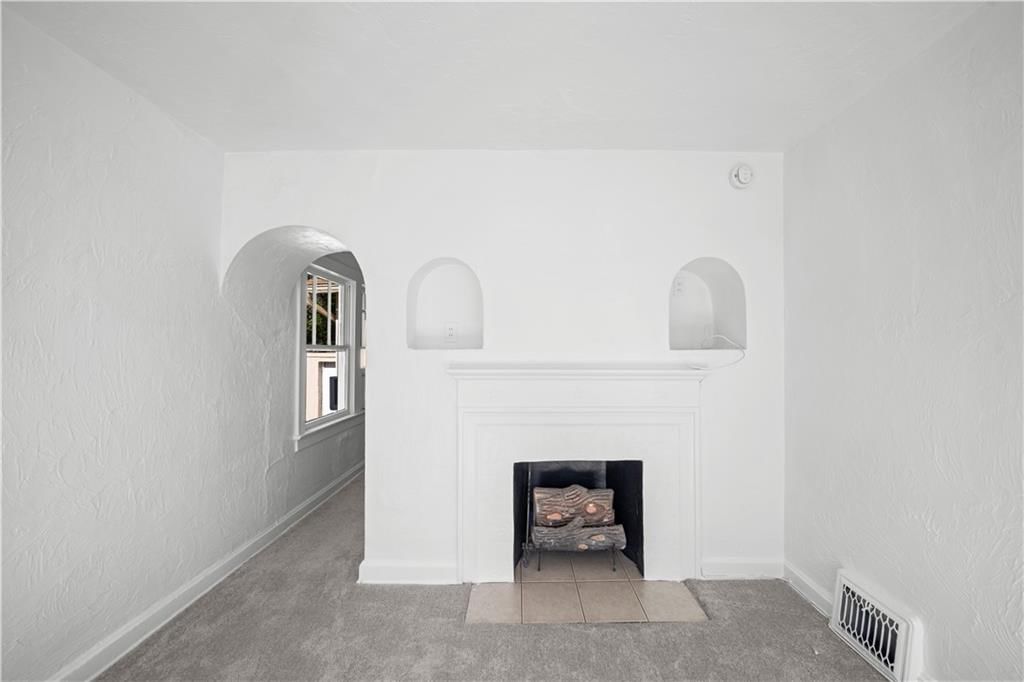 1220 Everett Avenue — photo 8