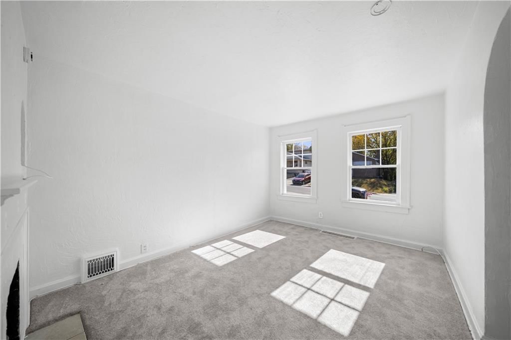 1220 Everett Avenue — photo 9