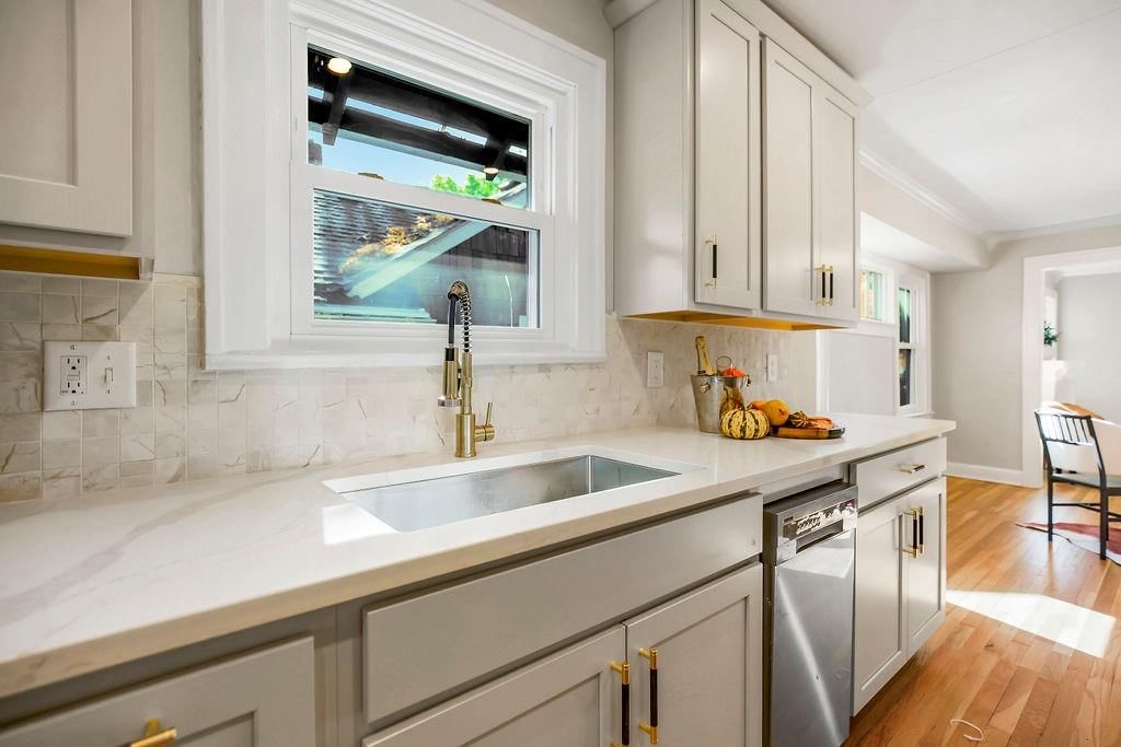 6037 Cherry Street — photo 10