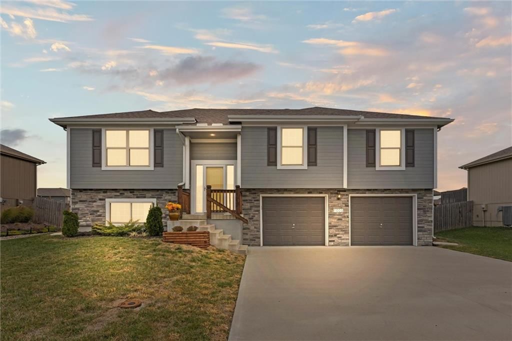 1005 SW Chickadee Drive — photo 2