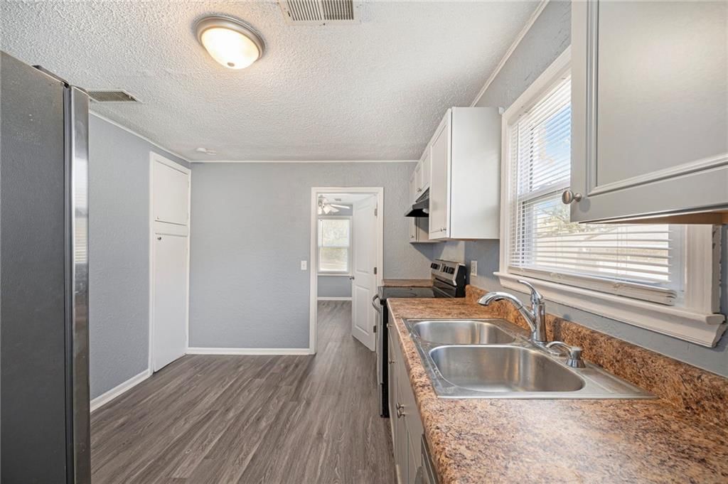1816 S Osage Street — photo 2