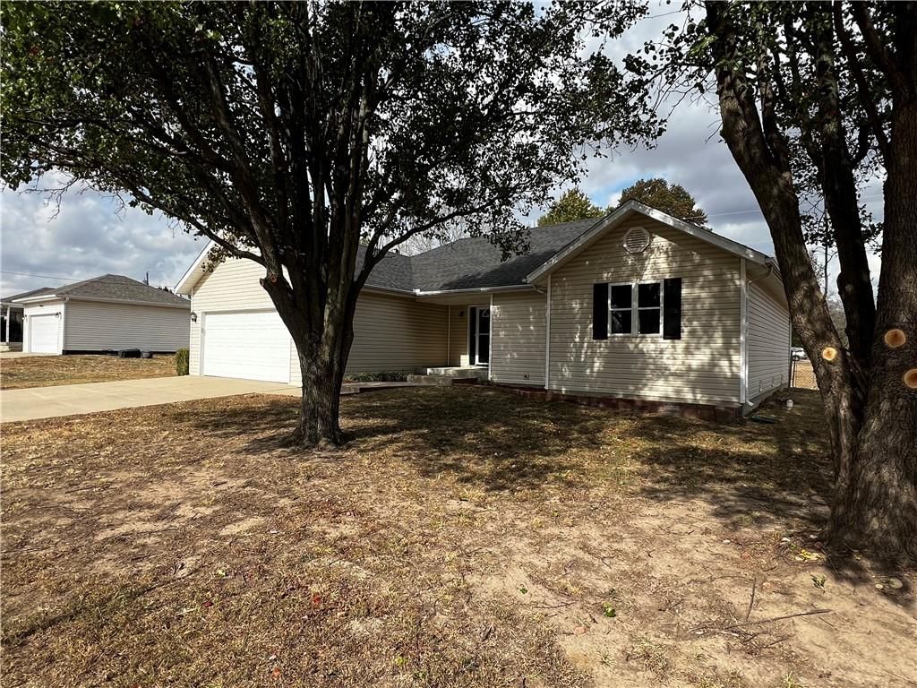 1251 E Amber Drive — photo 3