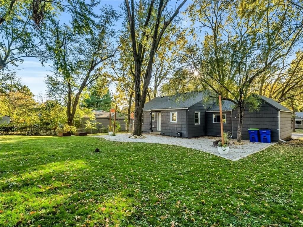 8329 Foster Street — photo 17