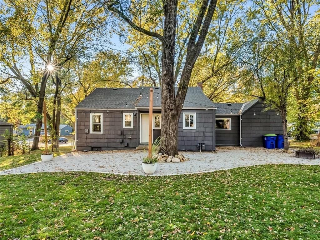 8329 Foster Street — photo 18