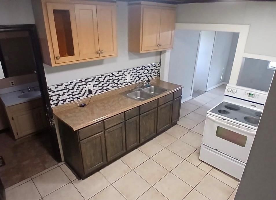 611 S Overton Avenue — photo 6