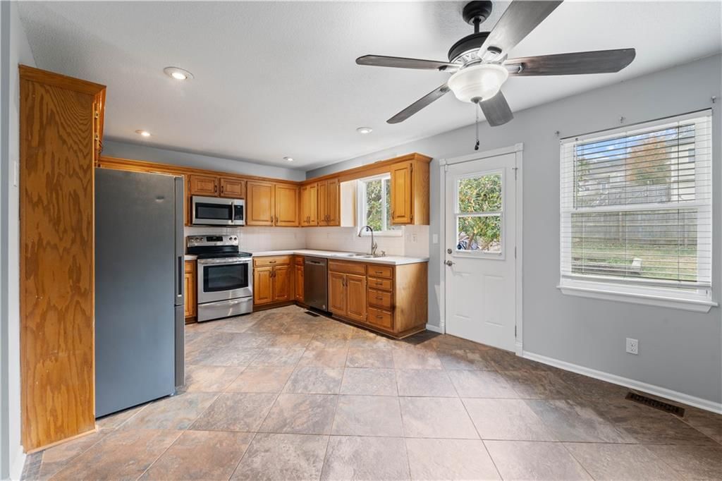 305 SW 24th Street — photo 2