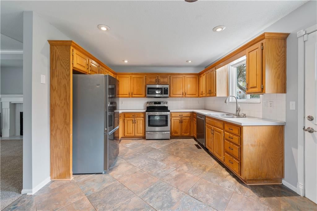 305 SW 24th Street — photo 3