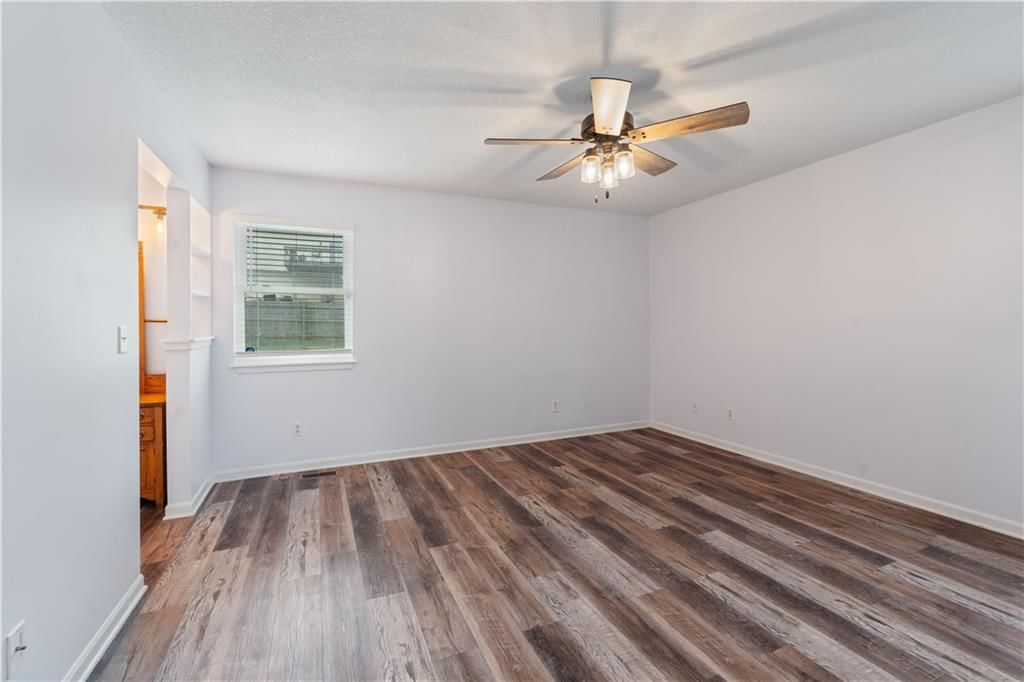 305 SW 24th Street — photo 9