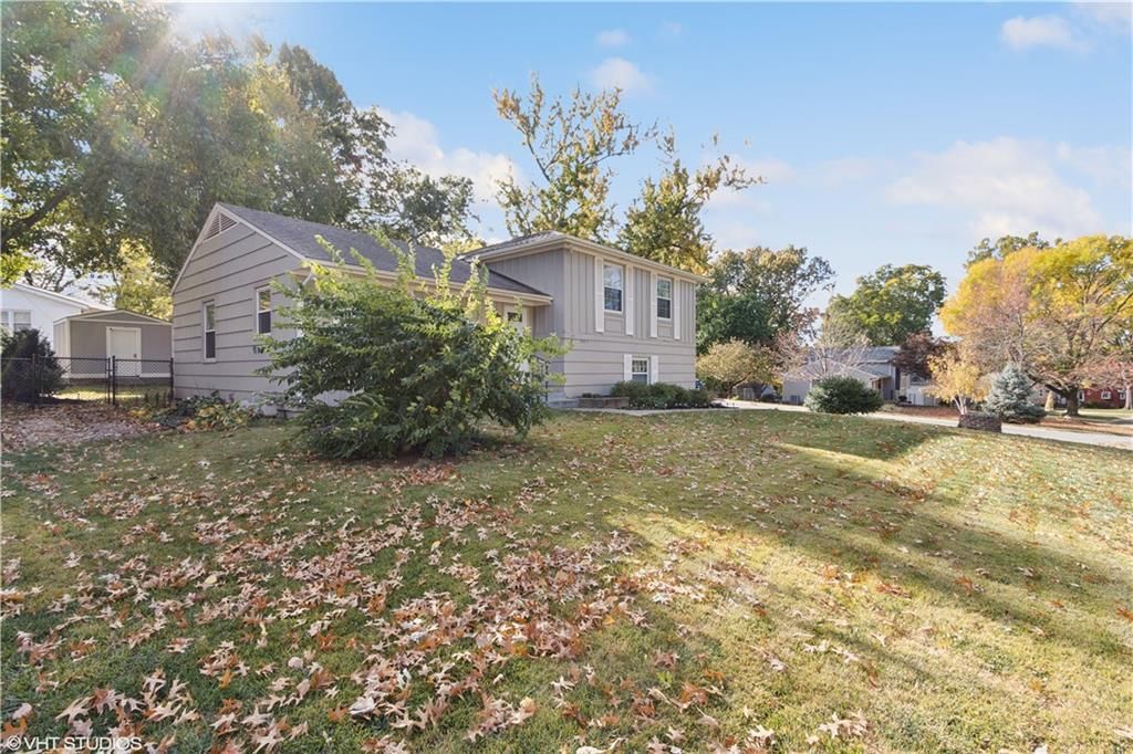 8801 W 88th Street — photo 2