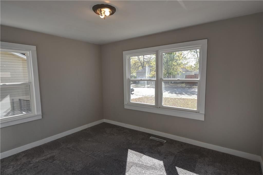 820 W Oak Street — photo 8