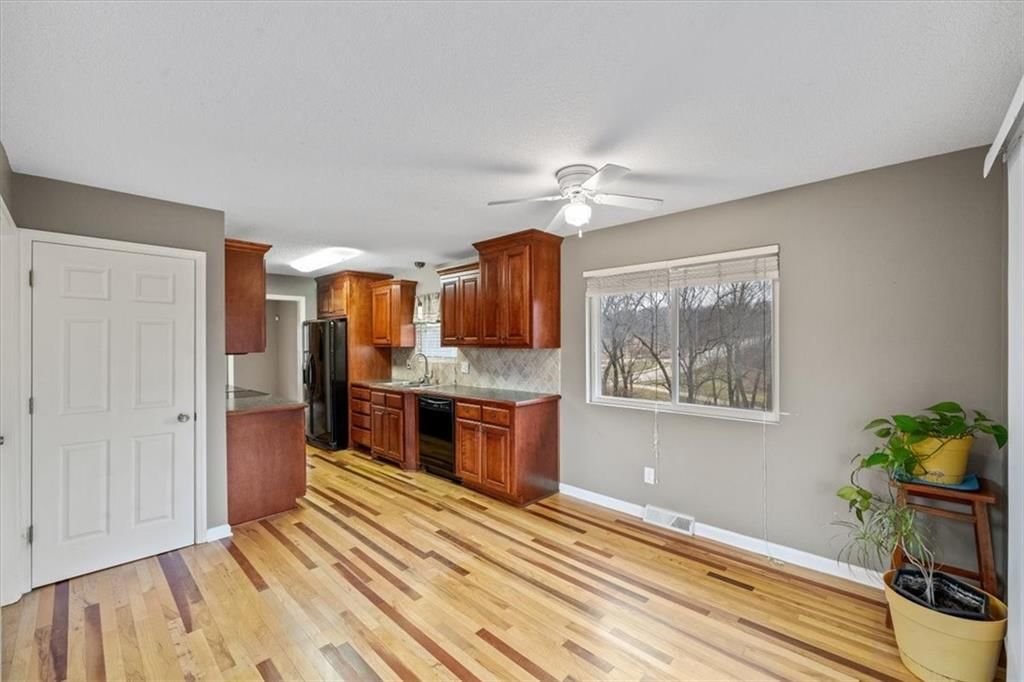 7732 N Broadway Street — photo 9