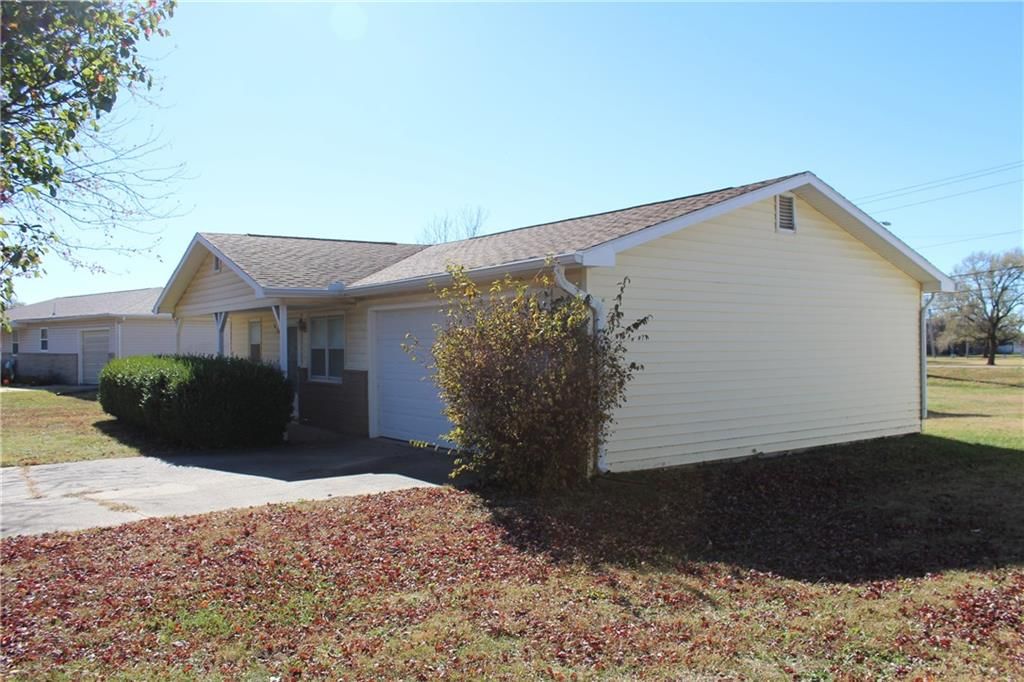 1620 N Walnut Street — photo 3