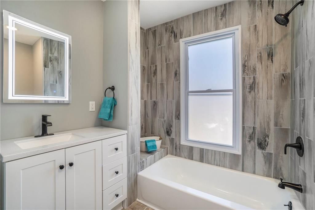 410 Walnut Street — photo 20