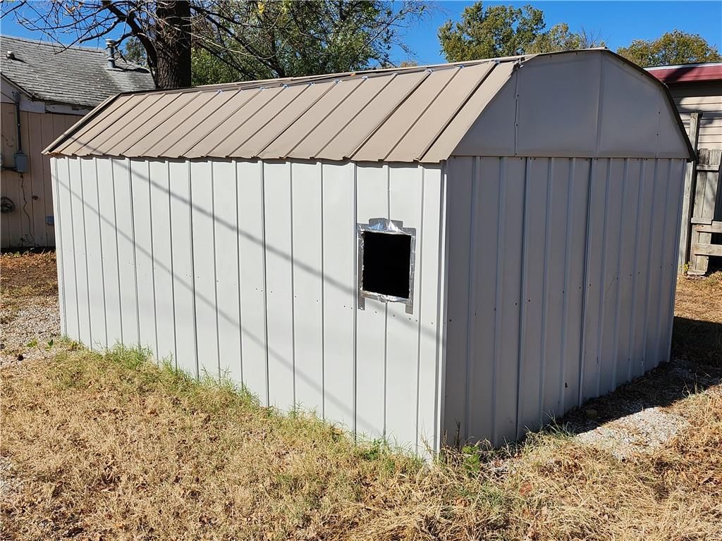 1600 Irving Street — photo 5