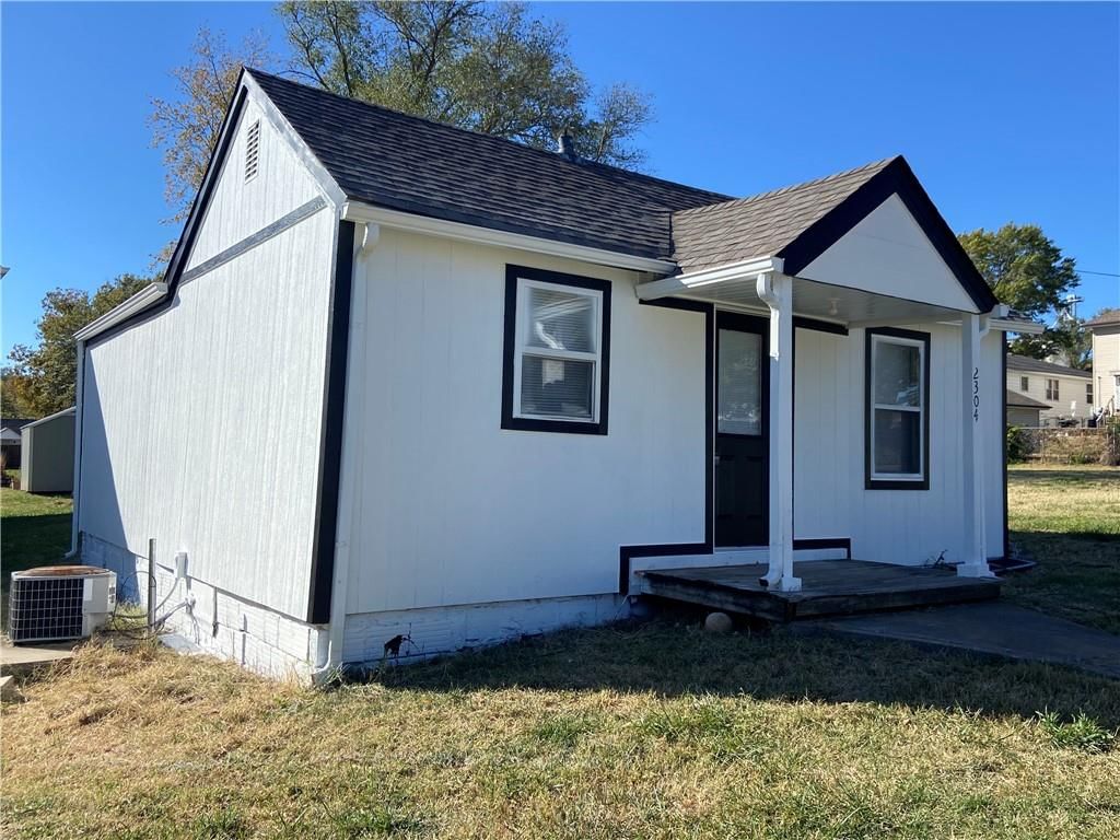 2304 Walnut Street — photo 3