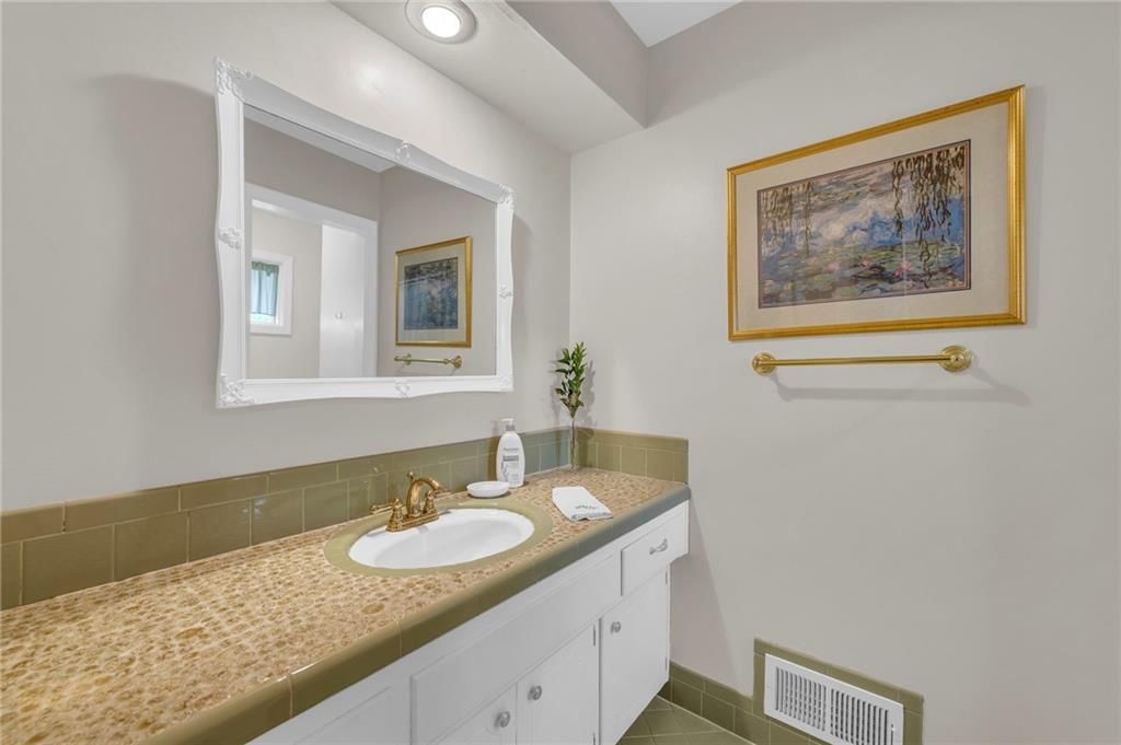 9318 ROE Avenue — photo 31