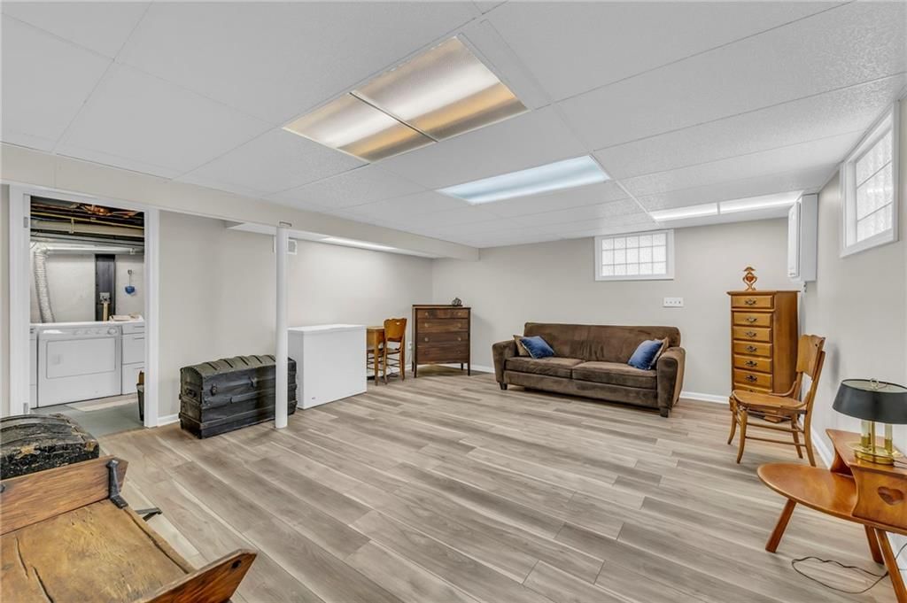 9318 ROE Avenue — photo 33