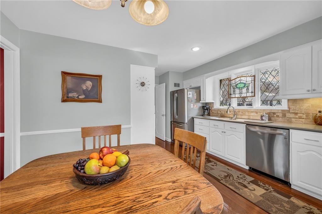 9318 ROE Avenue — photo 9