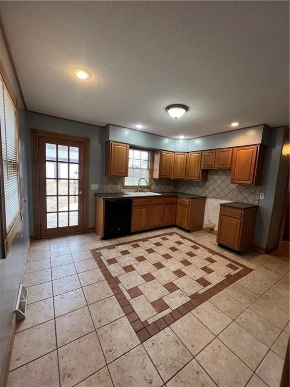 901 W Chestnut Street — photo 16