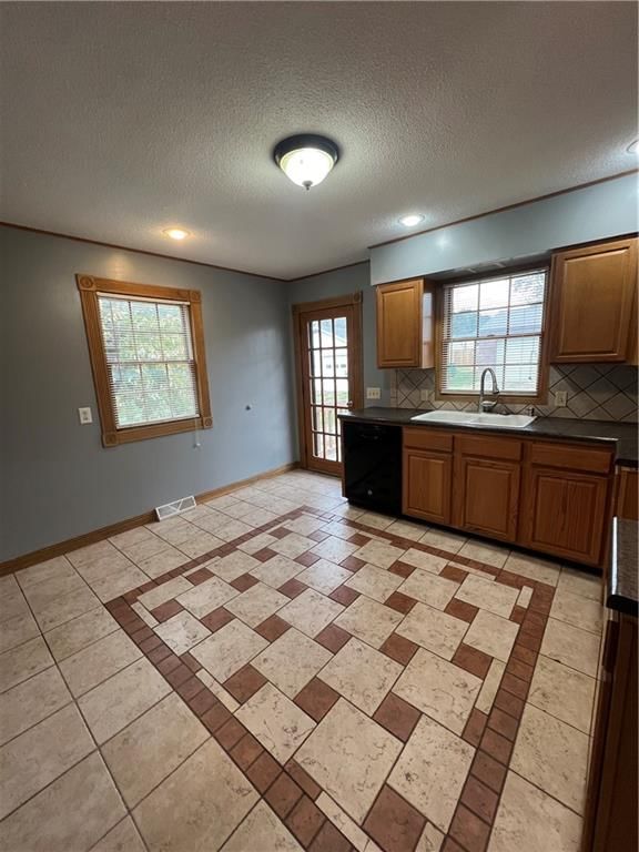 901 W Chestnut Street — photo 17