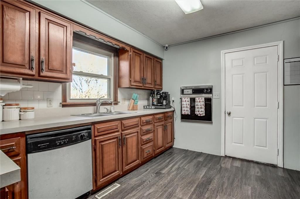 315 E Ford Street — photo 11