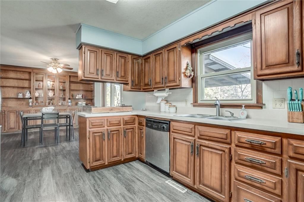 315 E Ford Street — photo 13