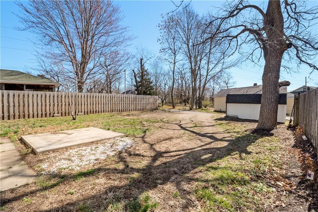 921 Sherman Avenue — photo 21