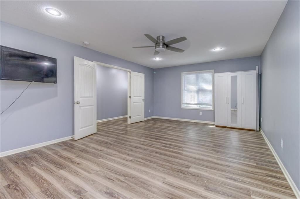 300 NE 101ST Place — photo 5