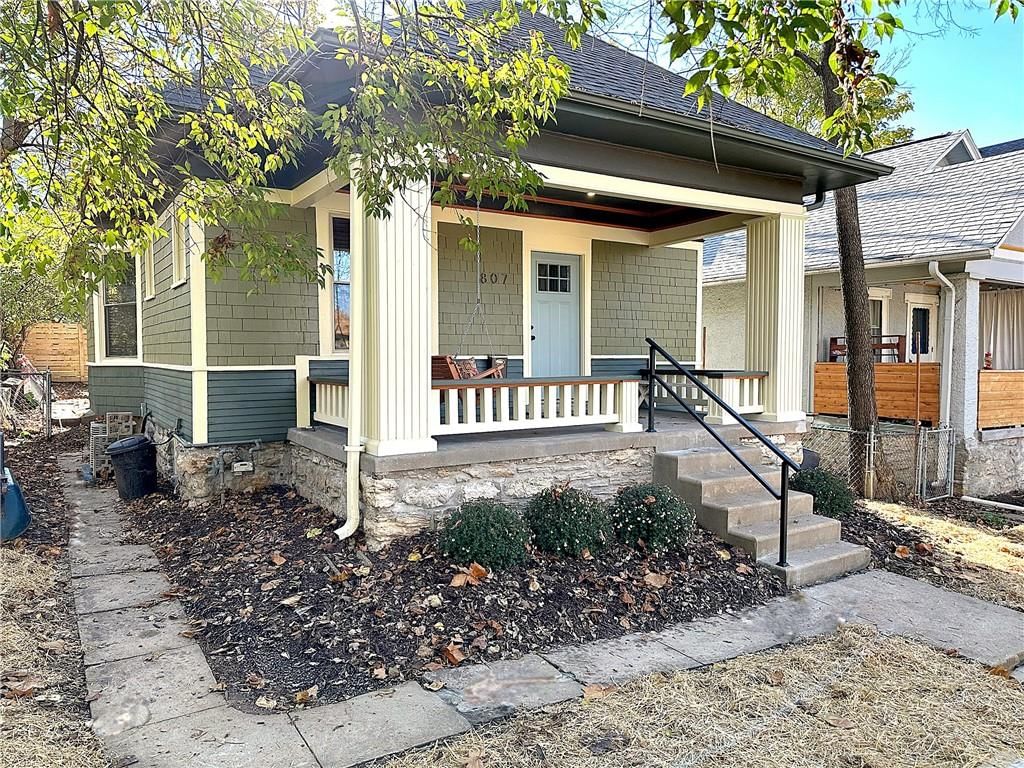 807 E 41st Street — photo 2