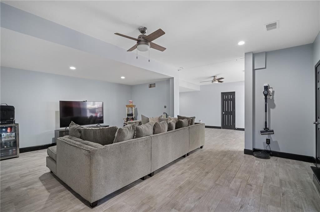 1128 N Jones Road — photo 35