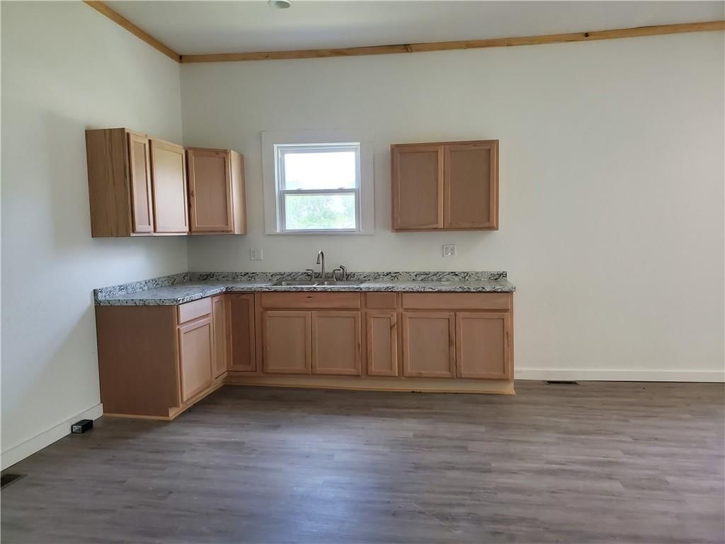 728 Burke Street — photo 13