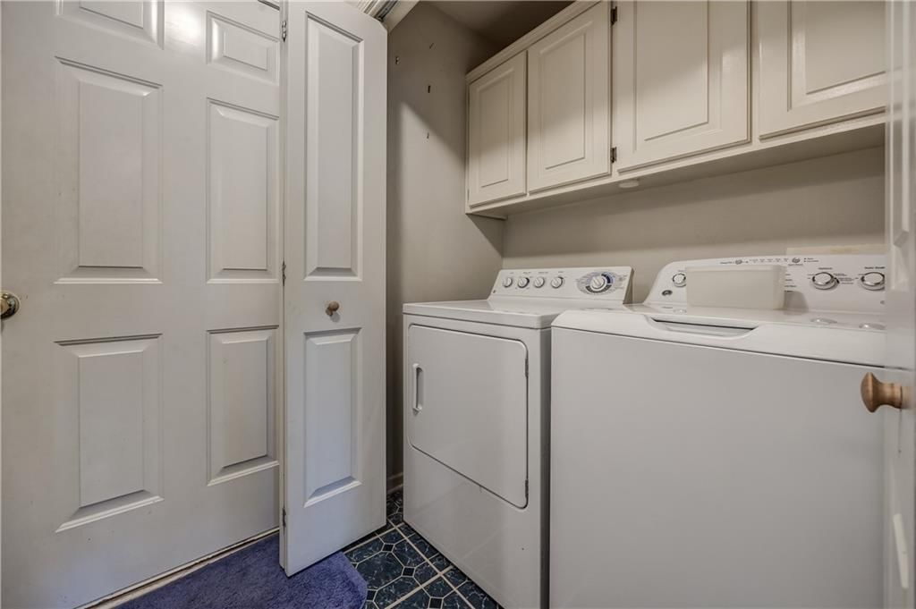 1709 E 59th Terrace — photo 9