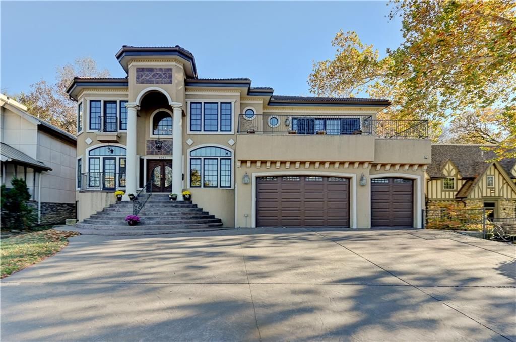 4943 Ward Parkway, Kansas City, MO