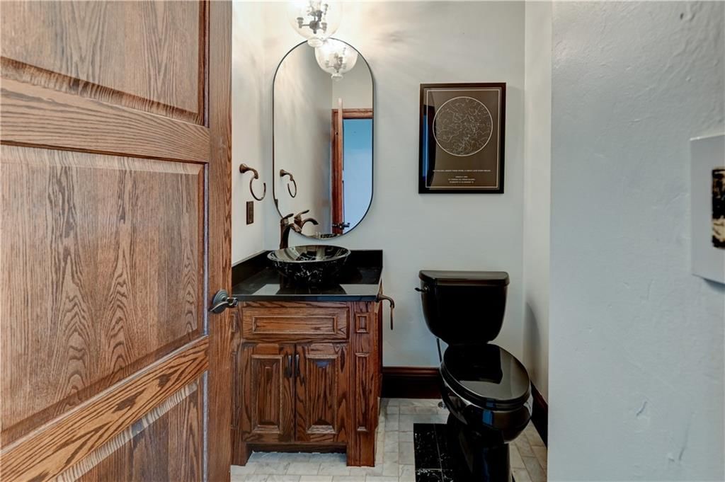 4943 Ward Parkway — photo 3