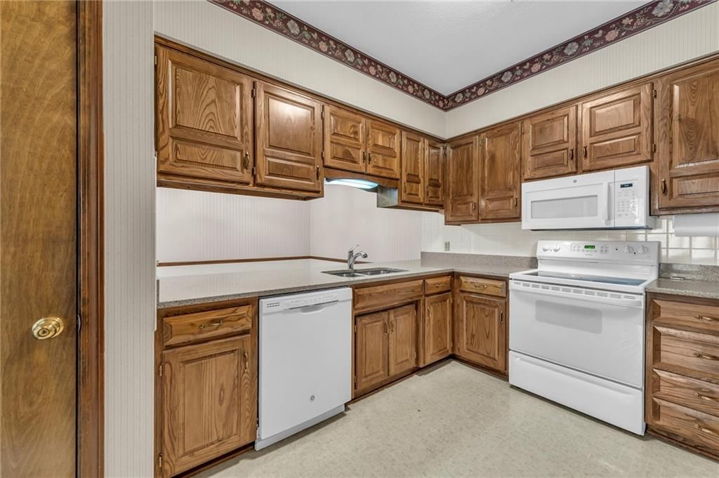10714 W 116th Street — photo 13