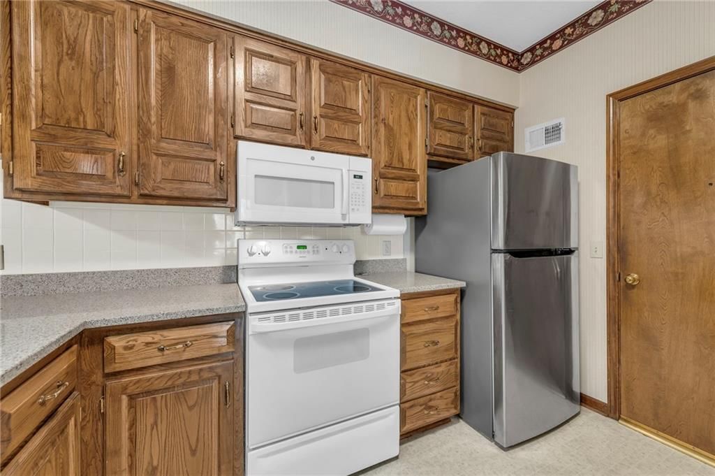 10714 W 116th Street — photo 15