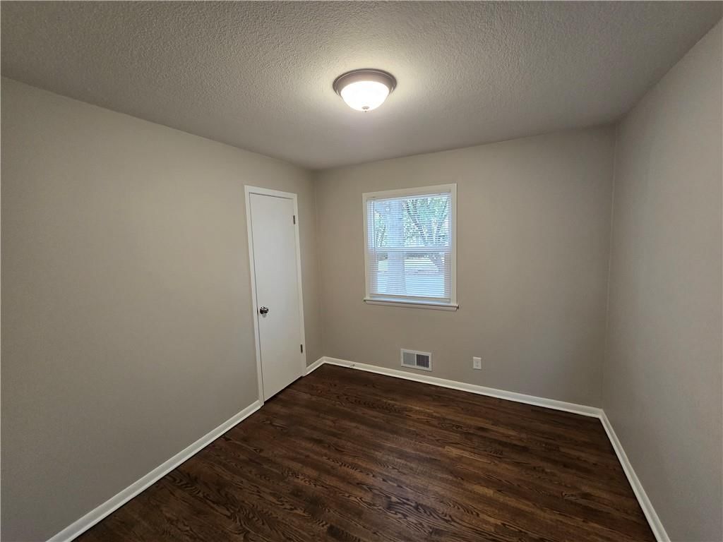 13413 Winchester Avenue — photo 17