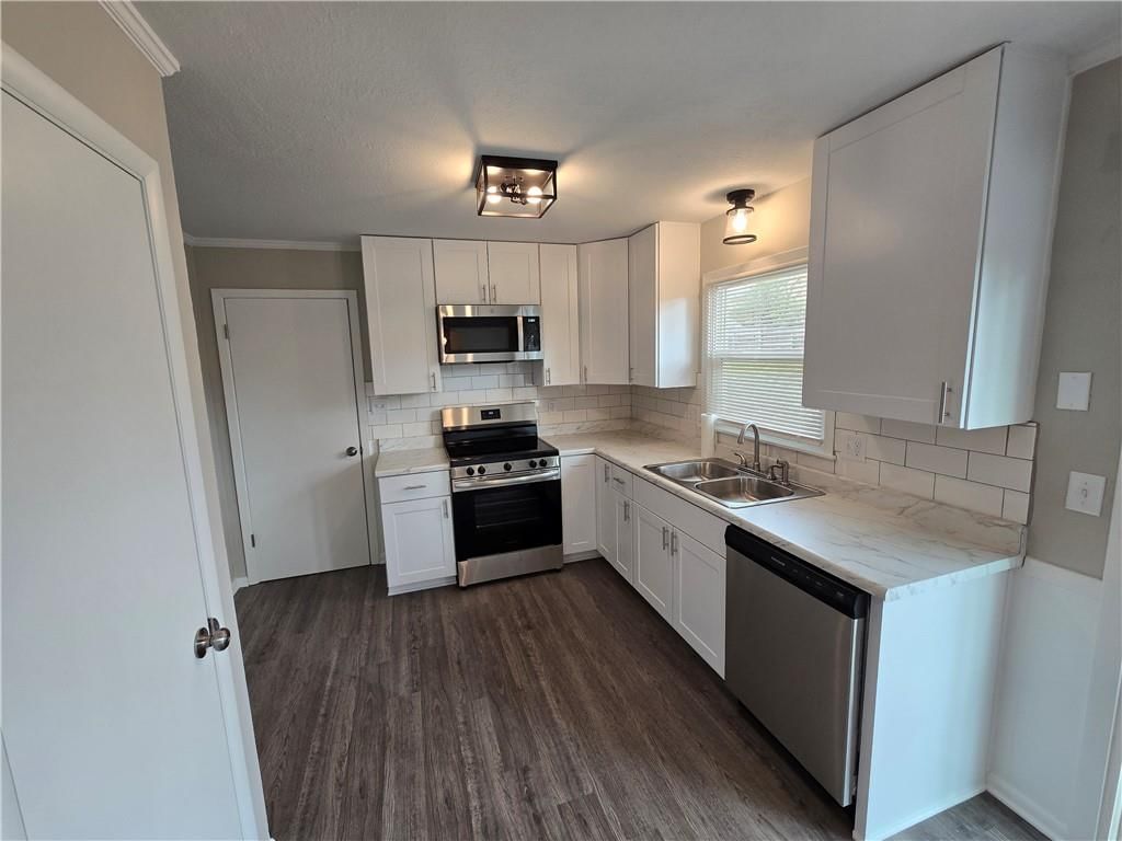 13413 Winchester Avenue — photo 8