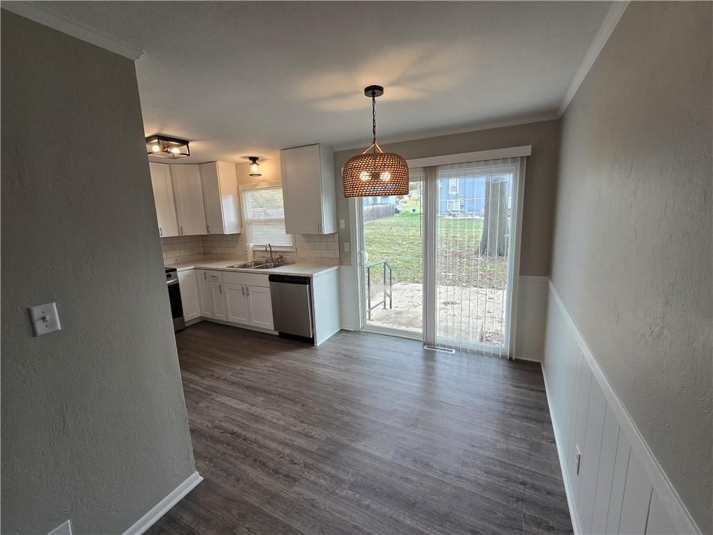 13413 Winchester Avenue — photo 9