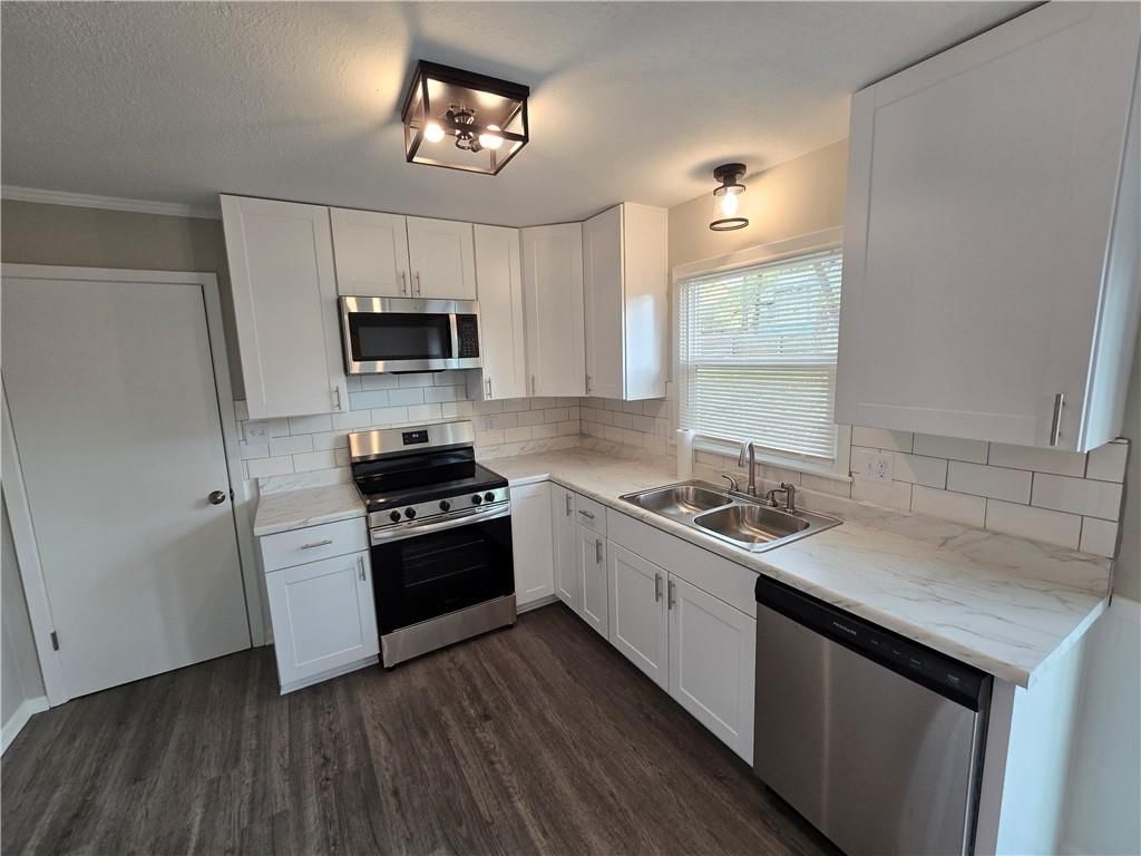 13413 Winchester Avenue — photo 10