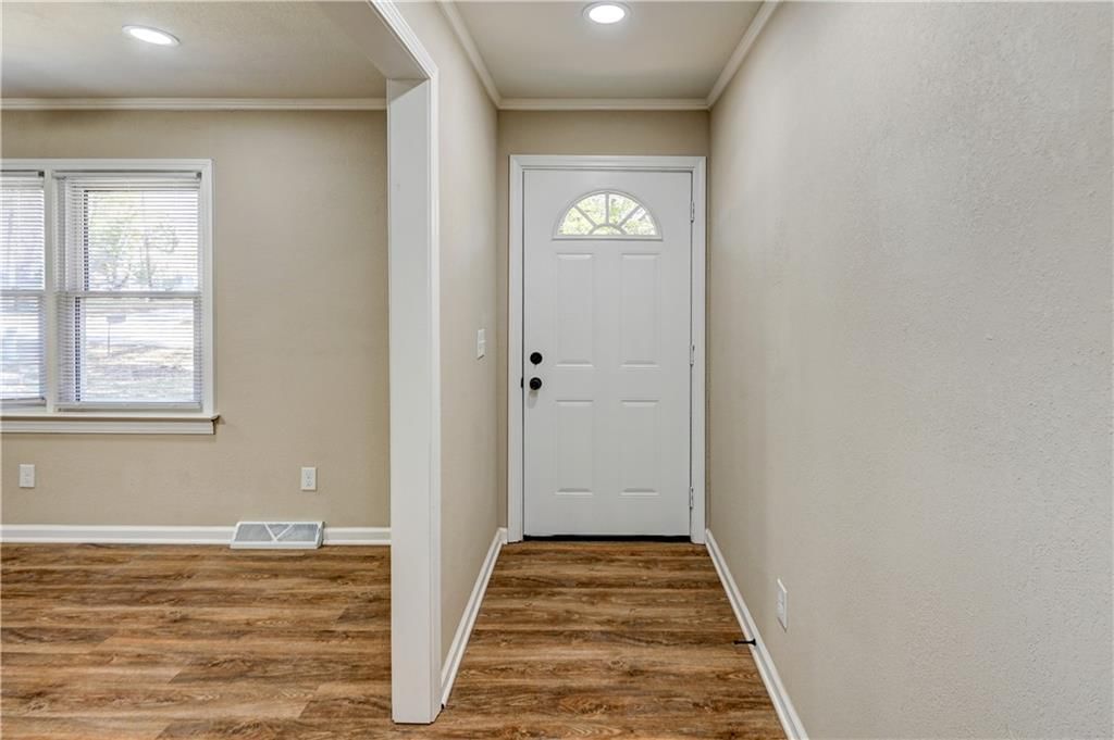 700 N Shaw Street — photo 11