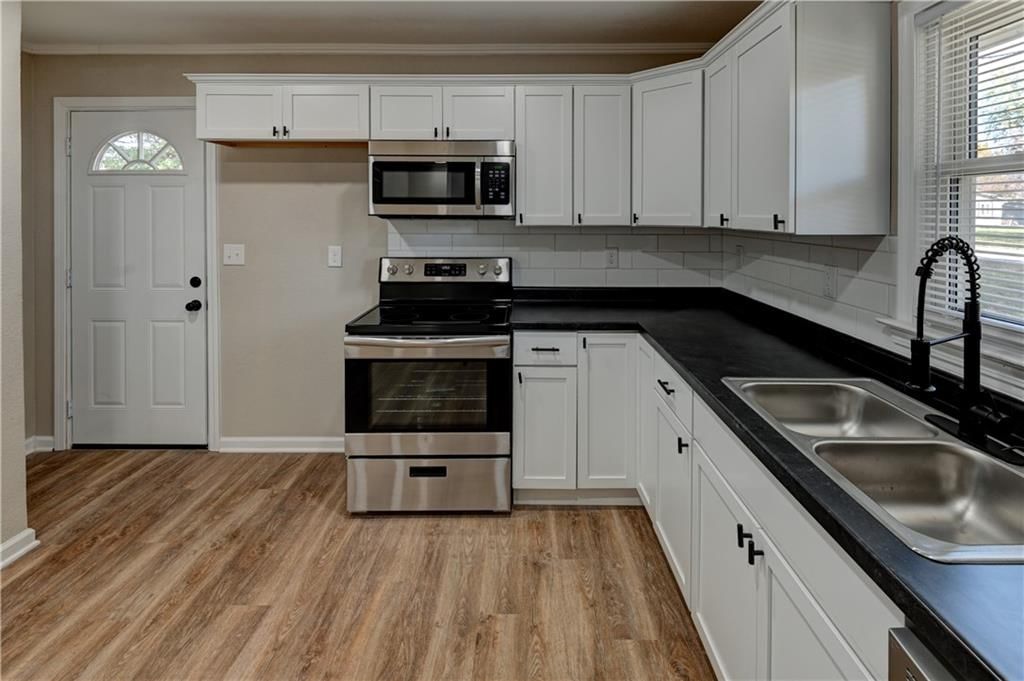 700 N Shaw Street — photo 16