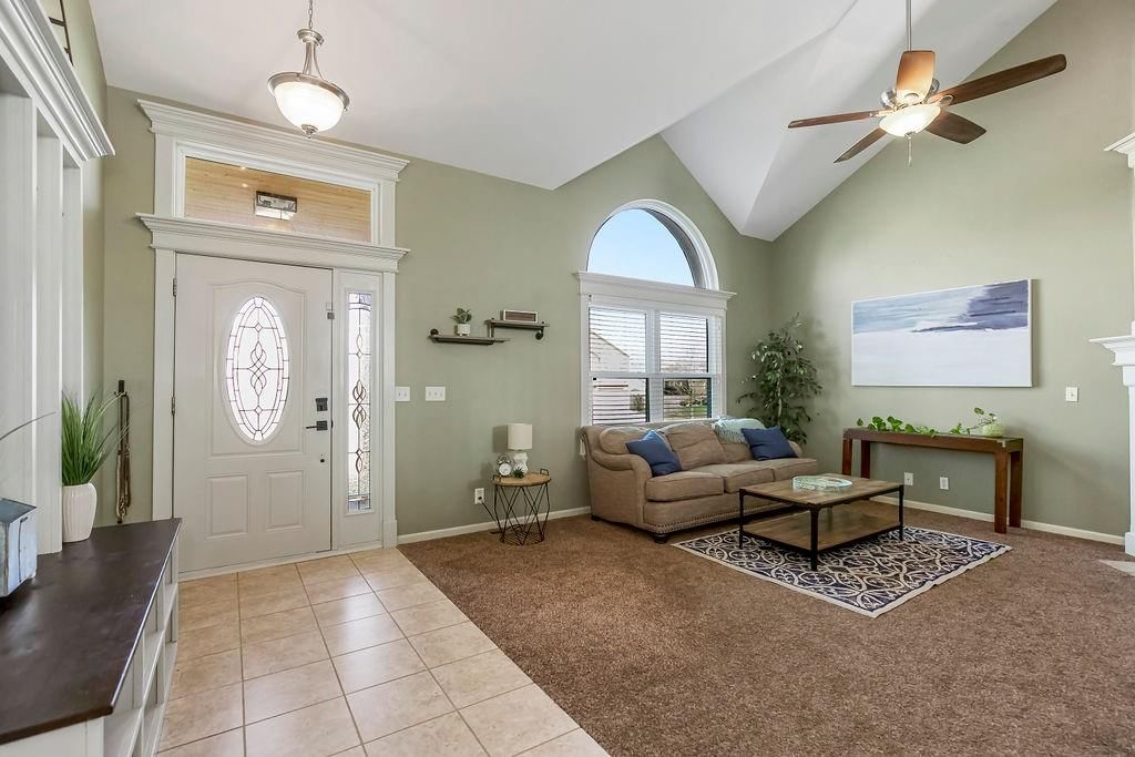 2185 E Sierra Drive — photo 3