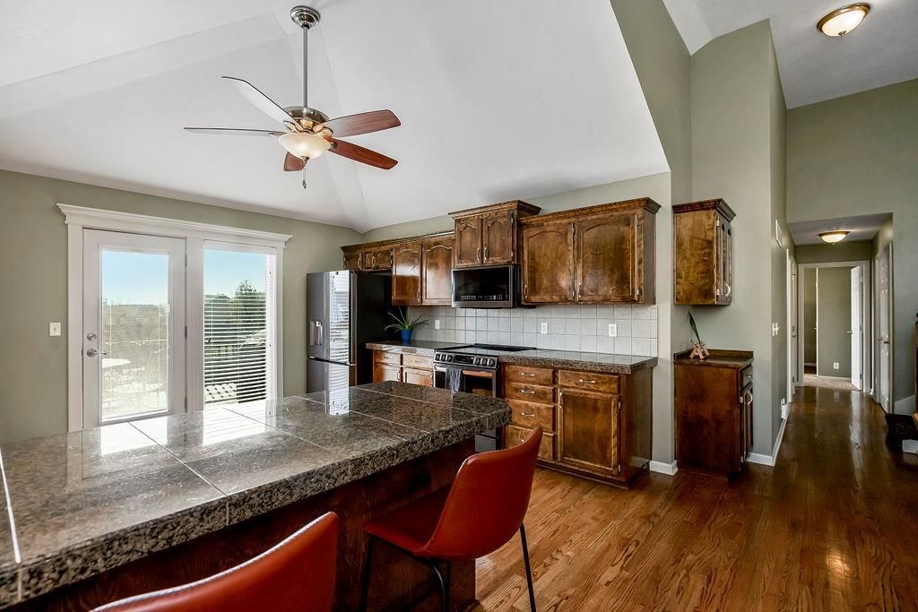 2185 E Sierra Drive — photo 10