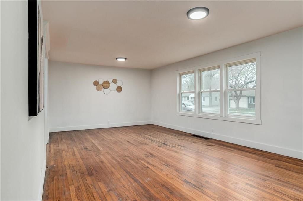813 S Weaver Street — photo 5