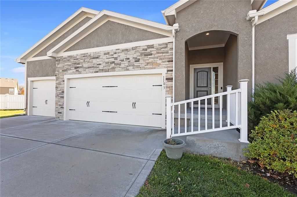 1103 SW Badger Court — photo 2