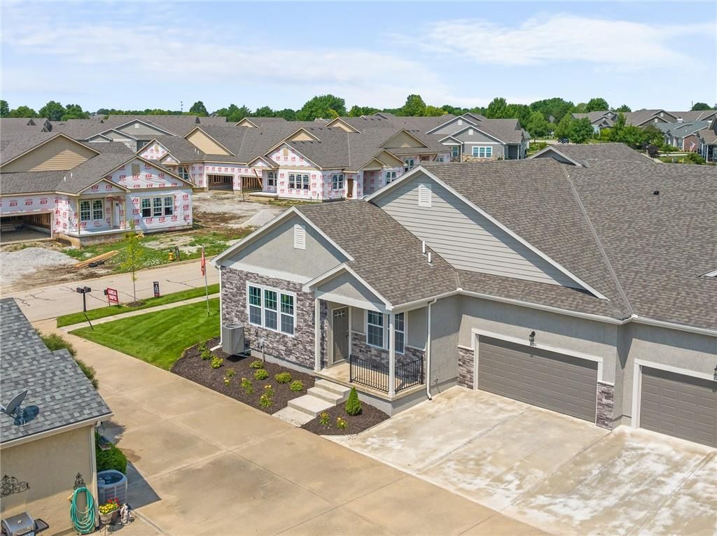 11901 S Tallgrass Drive, Olathe, KS