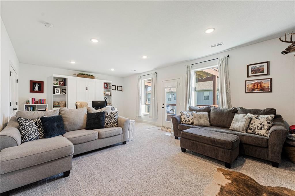 7377 Aaron Street — photo 30