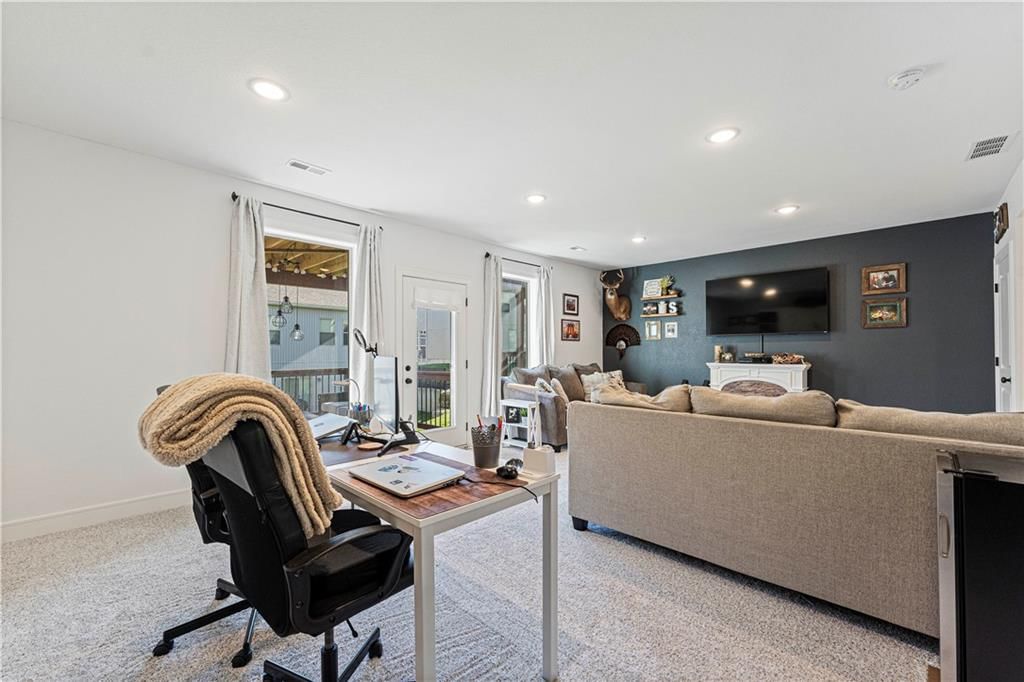 7377 Aaron Street — photo 31